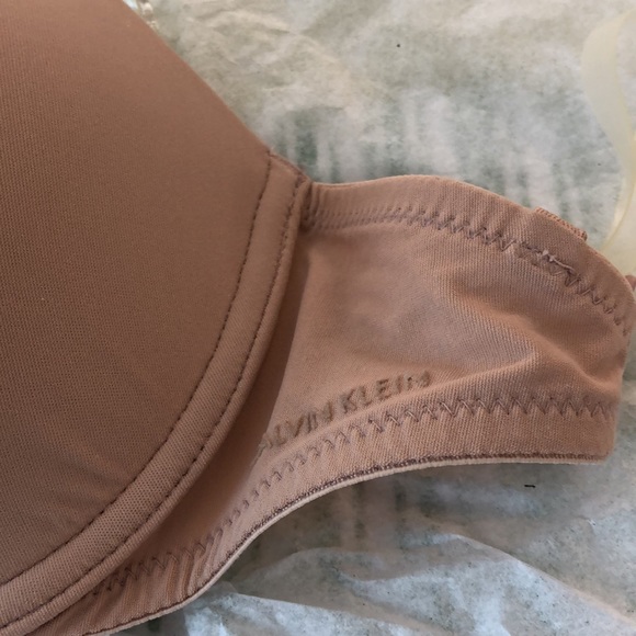Calvin Klein never worn nude bra, 32B, 5 way adjustable with clear straps - Picture 2 of 5